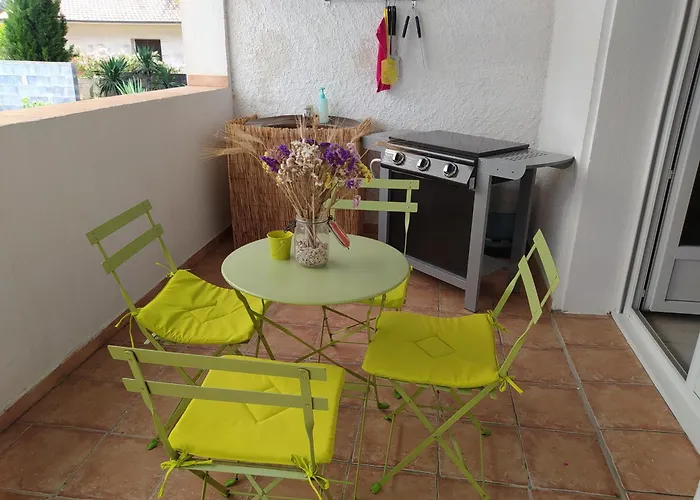 Апартаменты De La Pinede