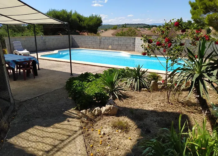 Апартаменты De La Pinede